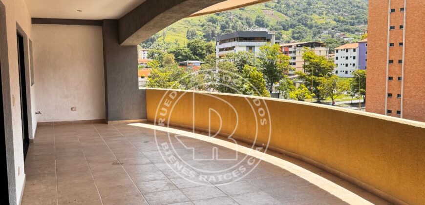EN ALQUILER APTO EN RESIDENCIAS PUERTA DE HIERRO MÉRIDA – VE