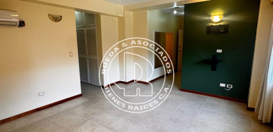 EN ALQUILER APTO EN RESIDENCIAS PUERTA DE HIERRO MÉRIDA – VE