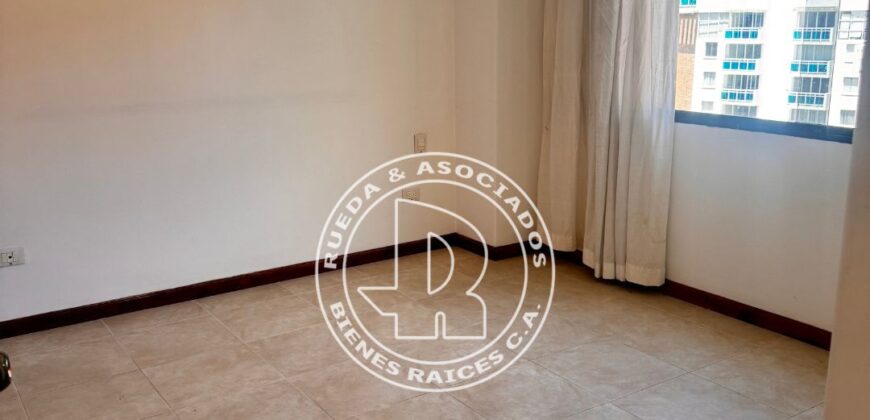 EN ALQUILER APTO EN RESIDENCIAS PUERTA DE HIERRO MÉRIDA – VE