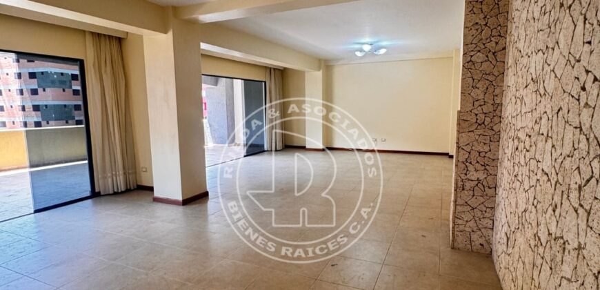 EN ALQUILER APTO EN RESIDENCIAS PUERTA DE HIERRO MÉRIDA – VE