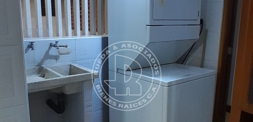 SE ALQUILA APARTAMENTO EN RESIDENCIAS CORDILLERANA AV LAS AMERICAS  MÉRIDA VE