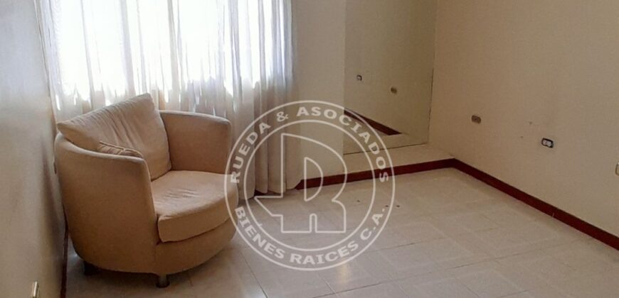EN ALQUILER APARTAMENTO EN RES ALBRICIAS AV LAS AMERICAS MÉRIDA VE