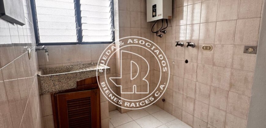 EN ALQUILER APARTAMENTO EN RES ALBRICIAS AV LAS AMERICAS MÉRIDA VE