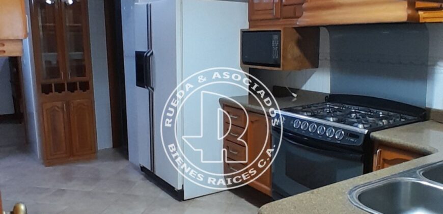 SE ALQUILA APARTAMENTO EN RESIDENCIAS CORDILLERANA AV LAS AMERICAS  MÉRIDA VE