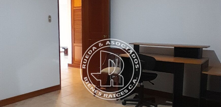 SE ALQUILA APARTAMENTO EN RESIDENCIAS CORDILLERANA AV LAS AMERICAS  MÉRIDA VE