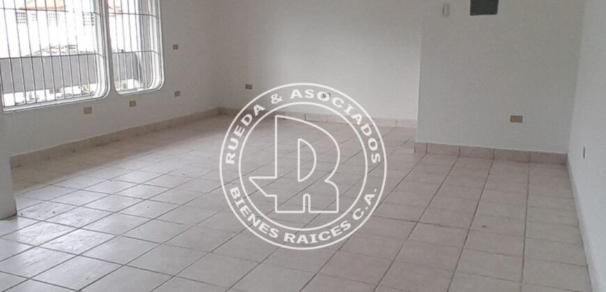 SE ALQUILA LOCAL COMERCIAL EN CC ALTO CHAMA MÉRIDA VE