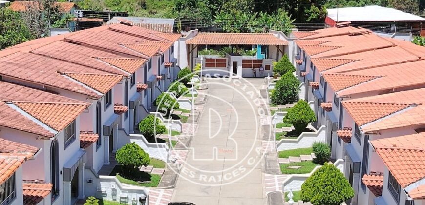 SE VENDE CASA EN RES LAS CASCADAS EN LOS LLANITOS DE TABAY MÉRIDA