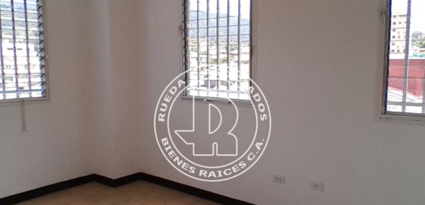 SE VENDE OFICINAS EN CC ALTO CHAMA AV ANDRES BELLO MÉRIDA VE