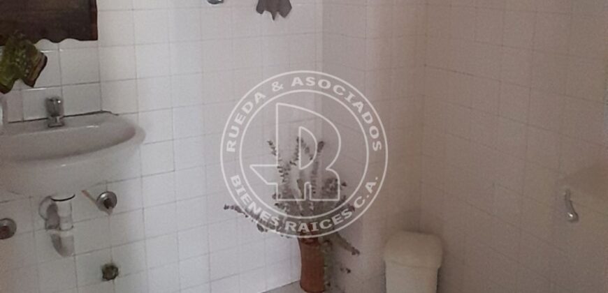 SE VENDE OFICINAS EN CC ALTO CHAMA AV ANDRES BELLO MÉRIDA VE