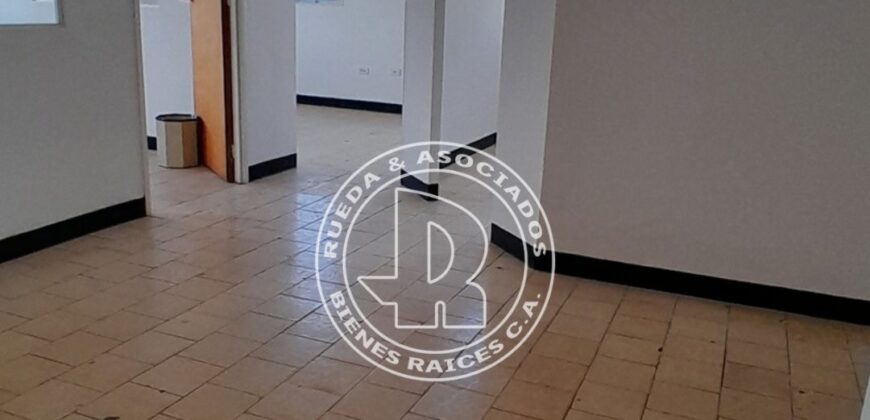 SE VENDE OFICINAS EN CC ALTO CHAMA AV ANDRES BELLO MÉRIDA VE