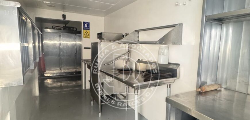 SE VENDE RESTAURANTE BAR DE LUJO + LOCAL COMERCIAL EN CC MILENIUM