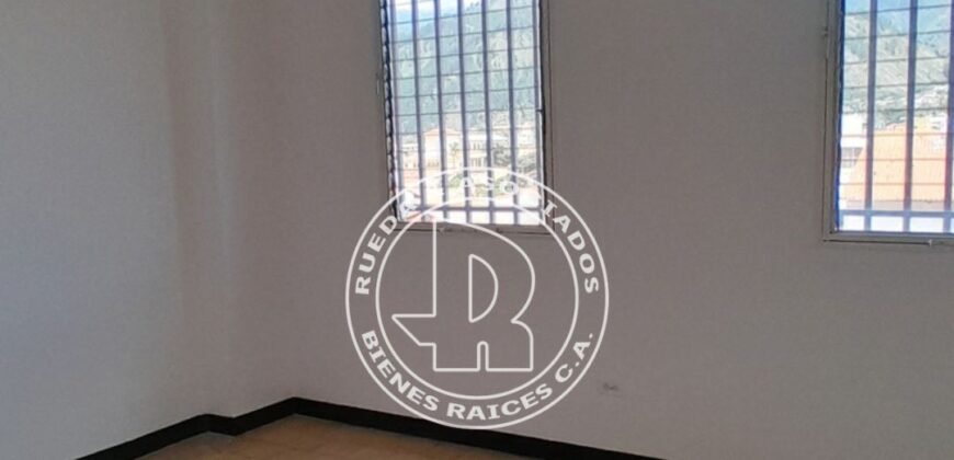 SE VENDE OFICINAS EN CC ALTO CHAMA AV ANDRES BELLO MÉRIDA VE