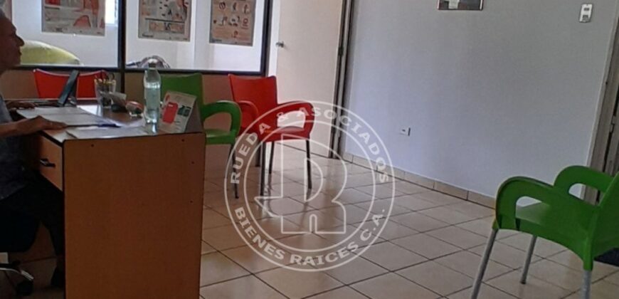 SE VENDE OFICINAS EN CC ALTO CHAMA AV ANDRES BELLO MÉRIDA VE