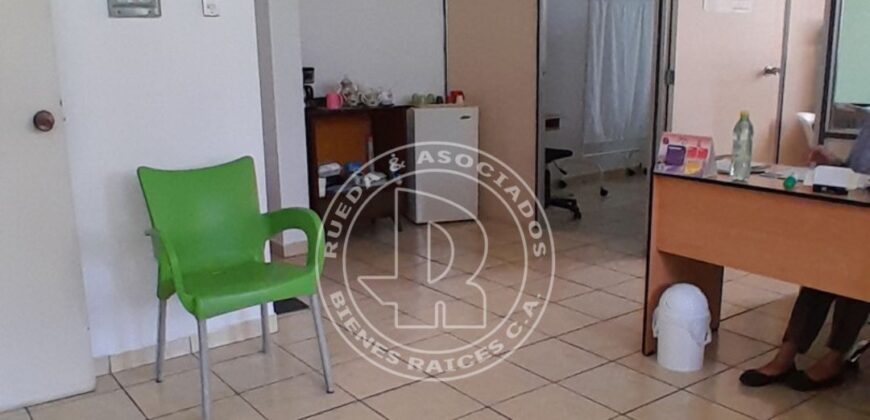 SE VENDE OFICINAS EN CC ALTO CHAMA AV ANDRES BELLO MÉRIDA VE