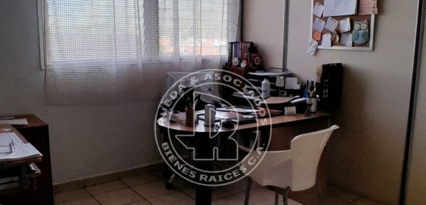 SE VENDE OFICINAS EN CC ALTO CHAMA AV ANDRES BELLO MÉRIDA VE